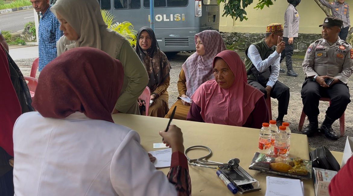 Bakti Kesehatan Klinik Polres Sabang Sambut HUT Bhayangkara ke-80.